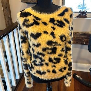 Woman’s sweater, furry and chic leopard pattern